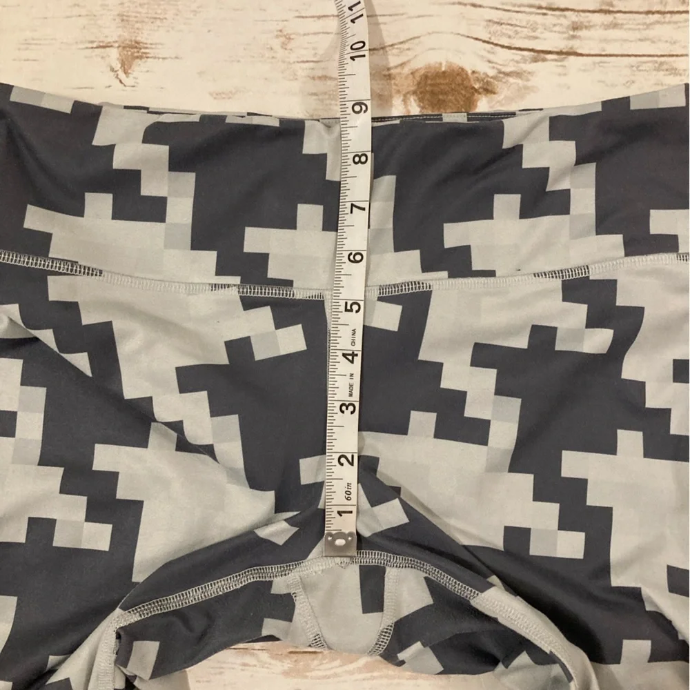 ALO Yoga Airbrush Pixel Leggings Medium